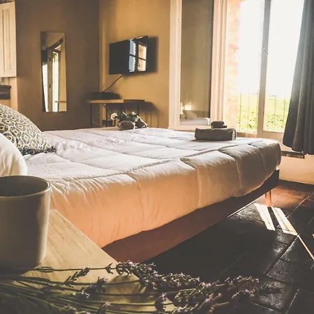 La Falconara Farm stay *