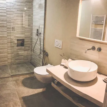 La Falconara Farm stay *